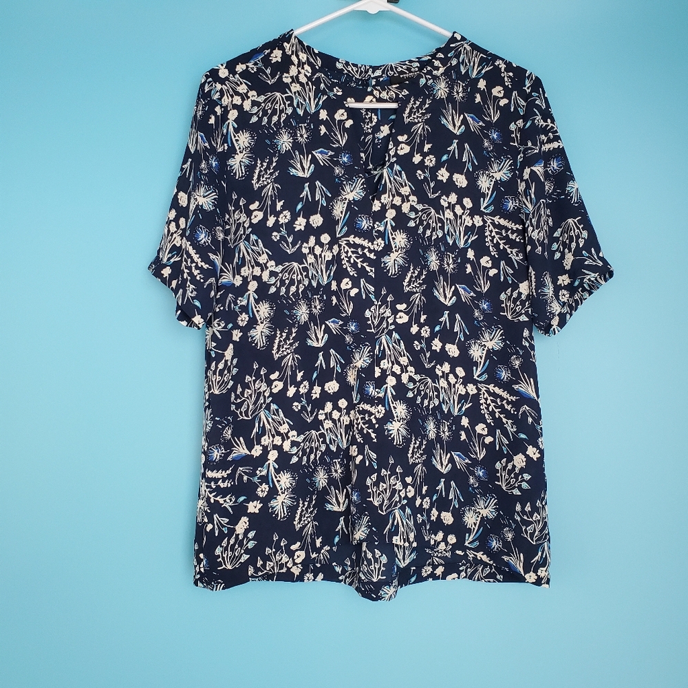 Premise Studio Blouse Size Medium Blue Floral Short Sleeve
